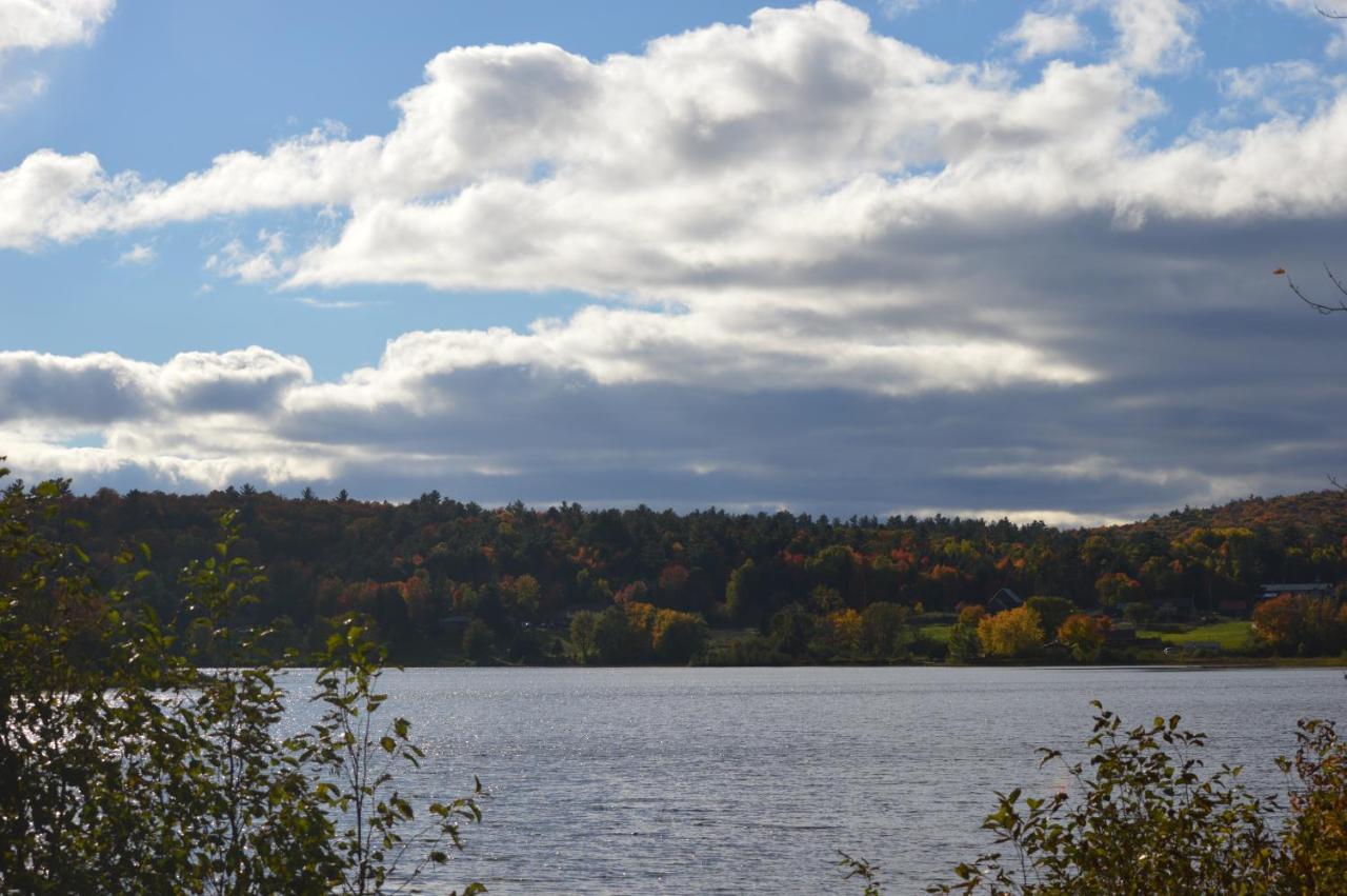 Pinewood Inn Barrys Bay Экстерьер фото